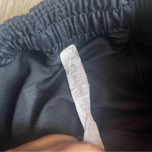 Lululemon Hotty Hot Black Shorts - Picture 4 of 7
